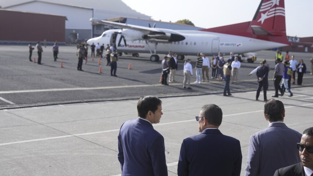 Rubio views a deportation flight in Panama as Trump prioritizes an immigration crackdown