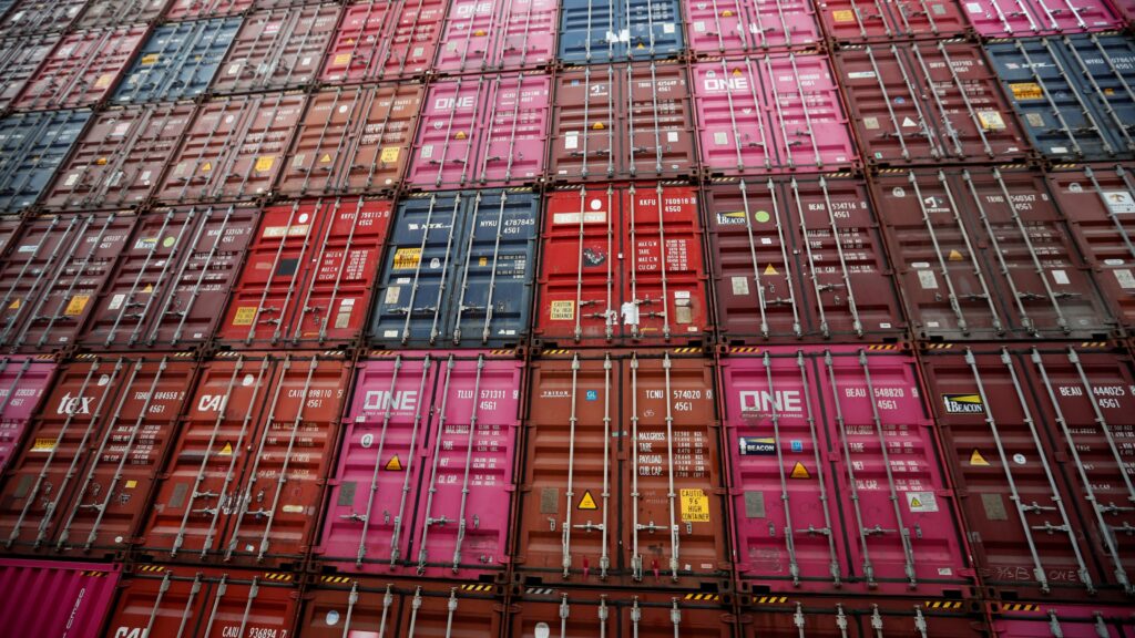 Trump says lower interest rates would go hand-in-hand with tariffs