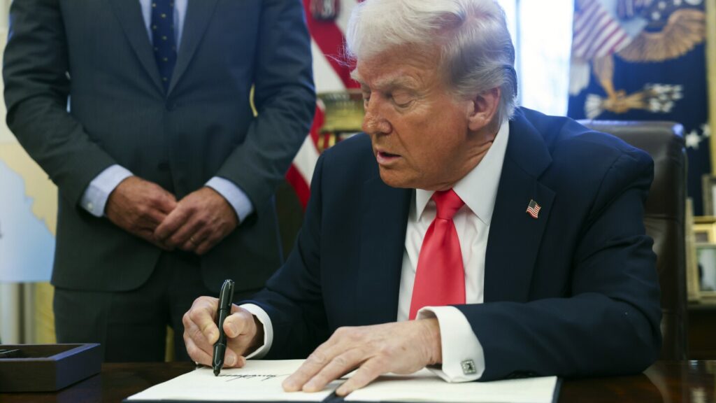 Trump wants to offer wealthy immigrants ‘gold cards’ for $5 million | AP News