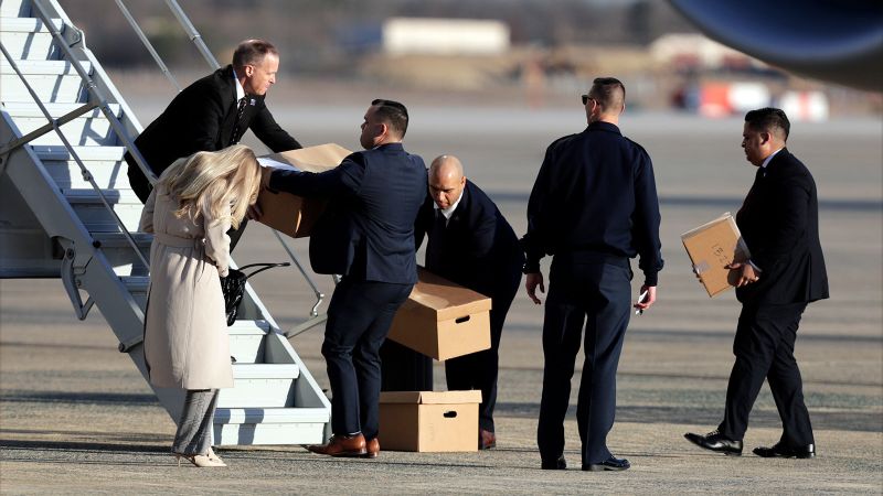 Trump takes seized boxes back to Florida on Air Force One | CNN Politics