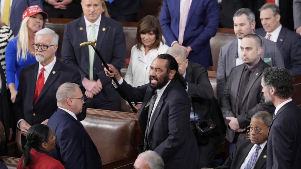 Rep. Al Green shouts Trump has ‘no mandate’ before being removed from House chamber