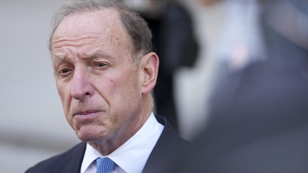 Legal veteran starts new firm to defend targets of Trump actions