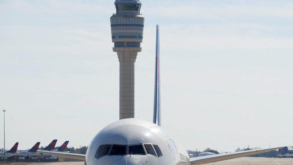 US airline CEOs rally behind Trump’s high-stakes air traffic control plan