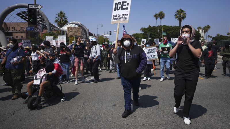 Trump officials quietly discuss moves in LA that avoid invoking Insurrection Act, but it’s not off the table | CNN Politics