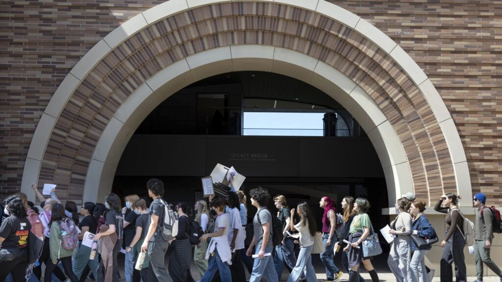 Live updates: Trump defends National Guard deployment as protests spread to other cities