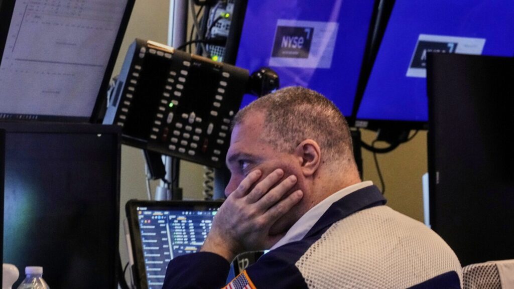 Wall Street ends mixed after the Fed says it’s still waiting to see the effects of Trump’s tariffs