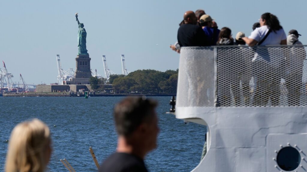 Gov. Hochul calls the federal shutdown a ‘deliberate choice’ made by Trump | AP News