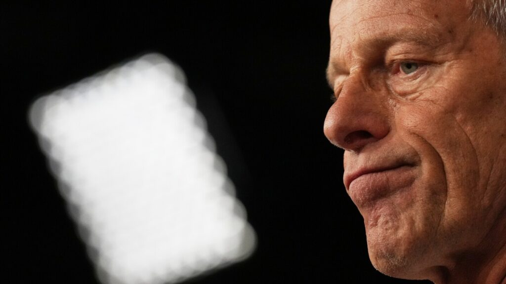 Hopes fade for quick end to shutdown as Trump readies layoffs and cuts